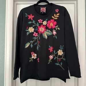 Johnny Was Hi-Lo Pullover Rhonda Black Floral Embroidered Sweatshirt Size Small
